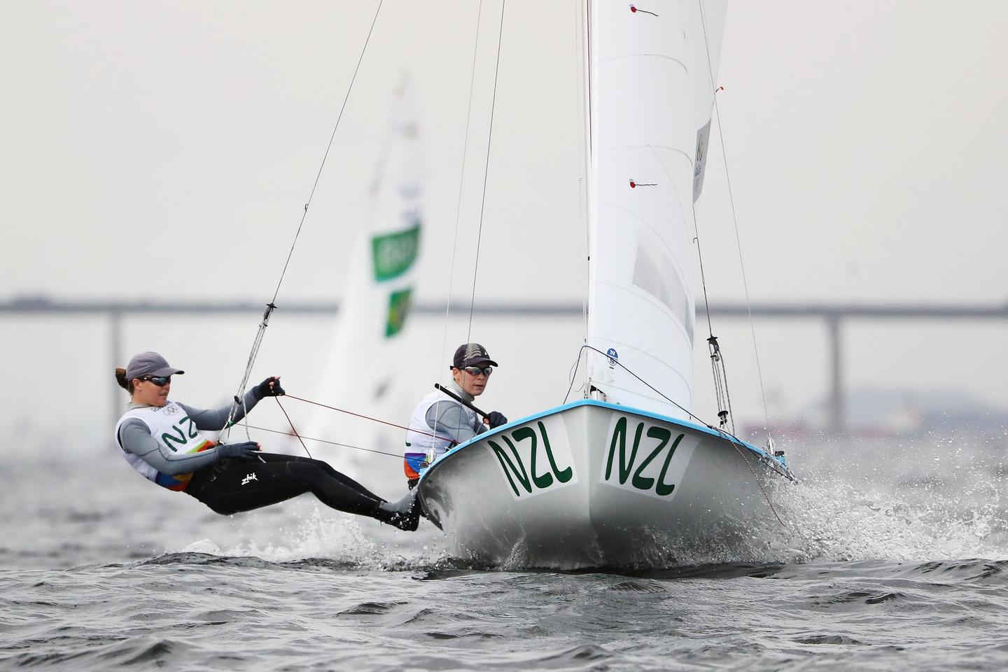 Aleh and Powrie set hot pace