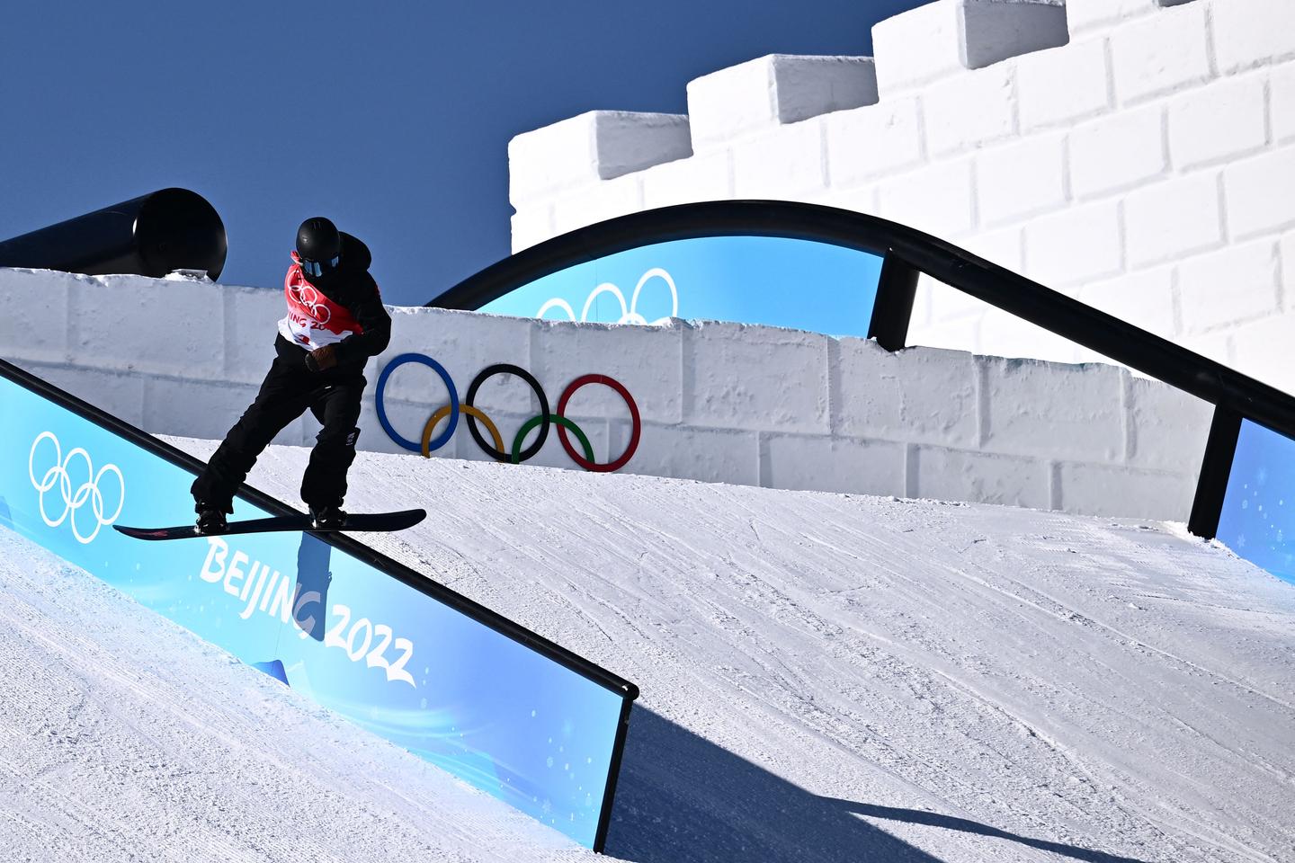 Zoi Sadowski-Synnott qualifies for Winter Olympic finals in top spot