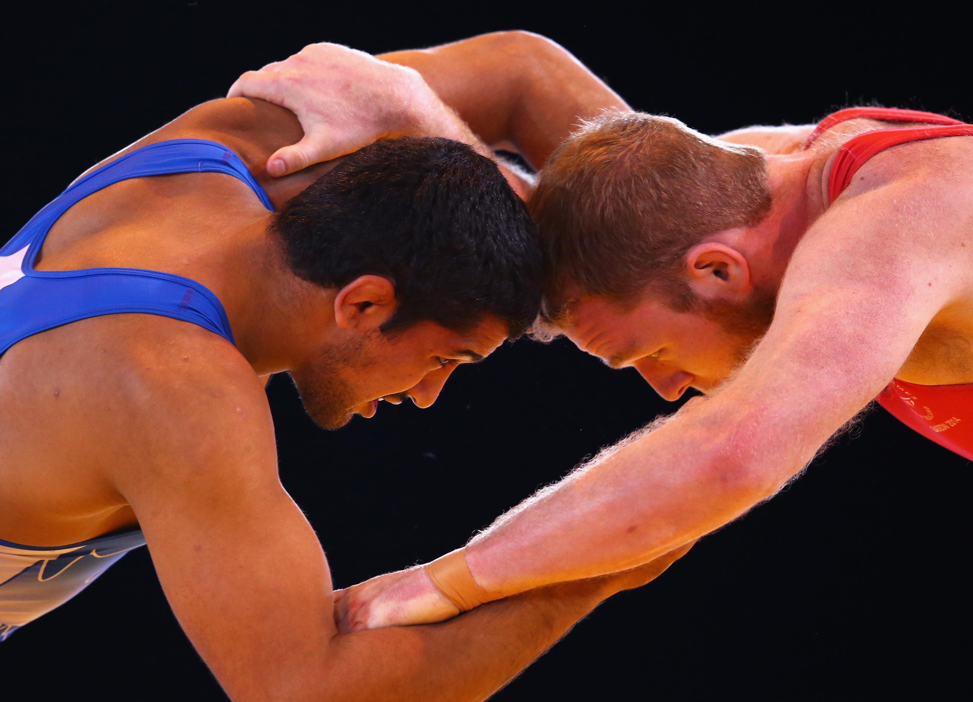 Two bronzes to wrestlers