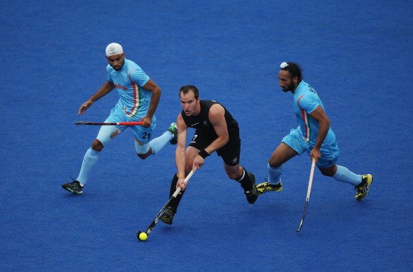 Hockey men bounce back well