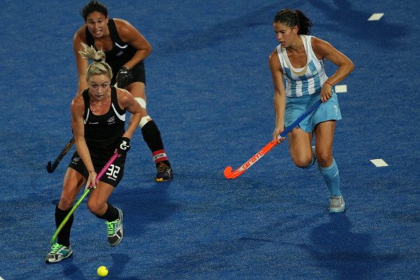 Hockey women lose 2-1