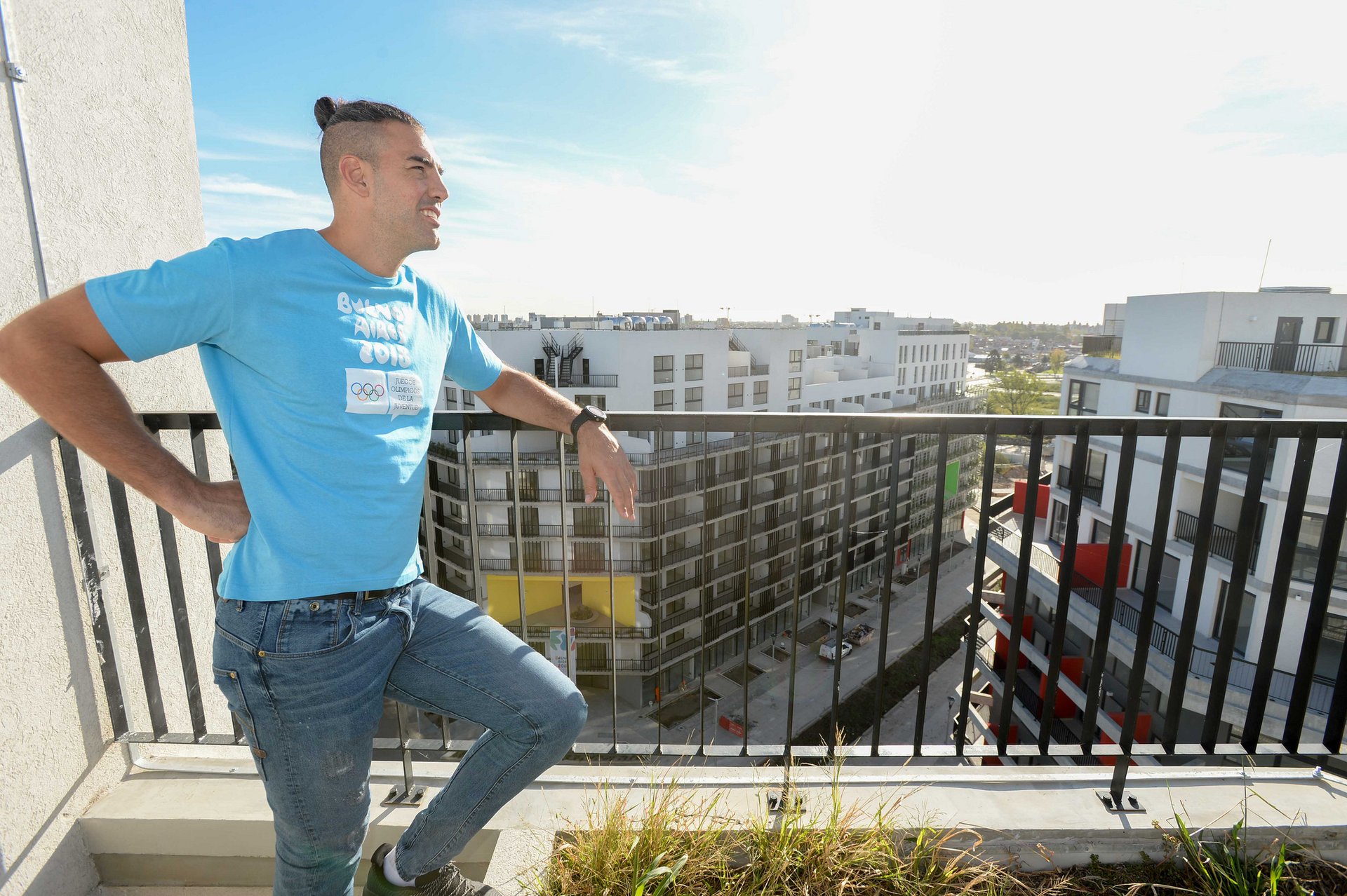 Athletes receive key to Buenos Aires 2018 Youth Olympic Village