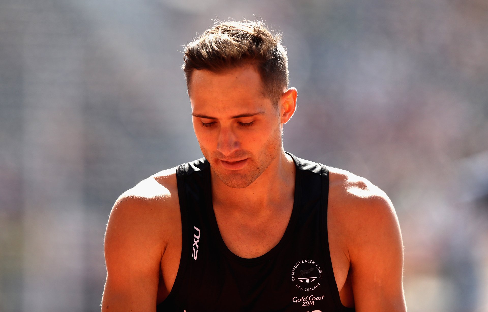 Mathas through to 800m final