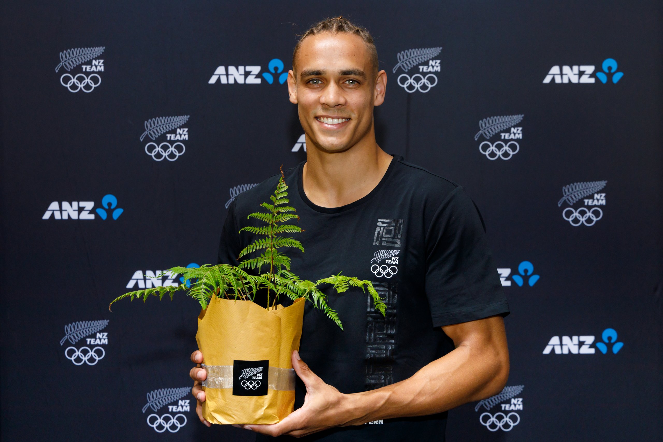 Rowing schedule change forces Bond to hand over flagbearer duties – David Nyika to carry New Zealand flag alongside Sarah Hirini