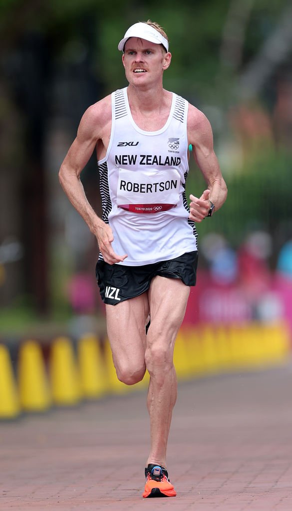 Marathon men struggle in heat