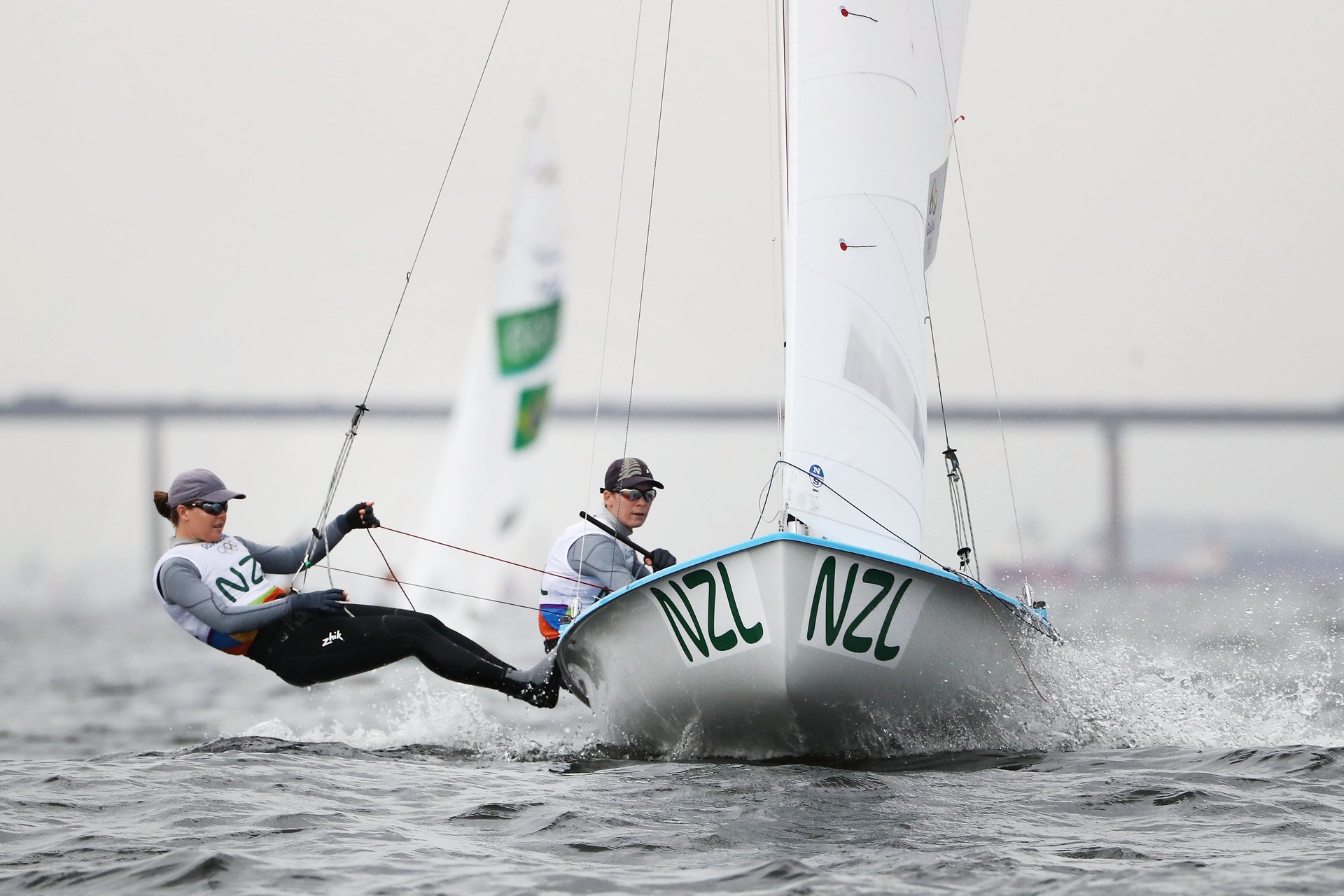 Aleh and Powrie set hot pace