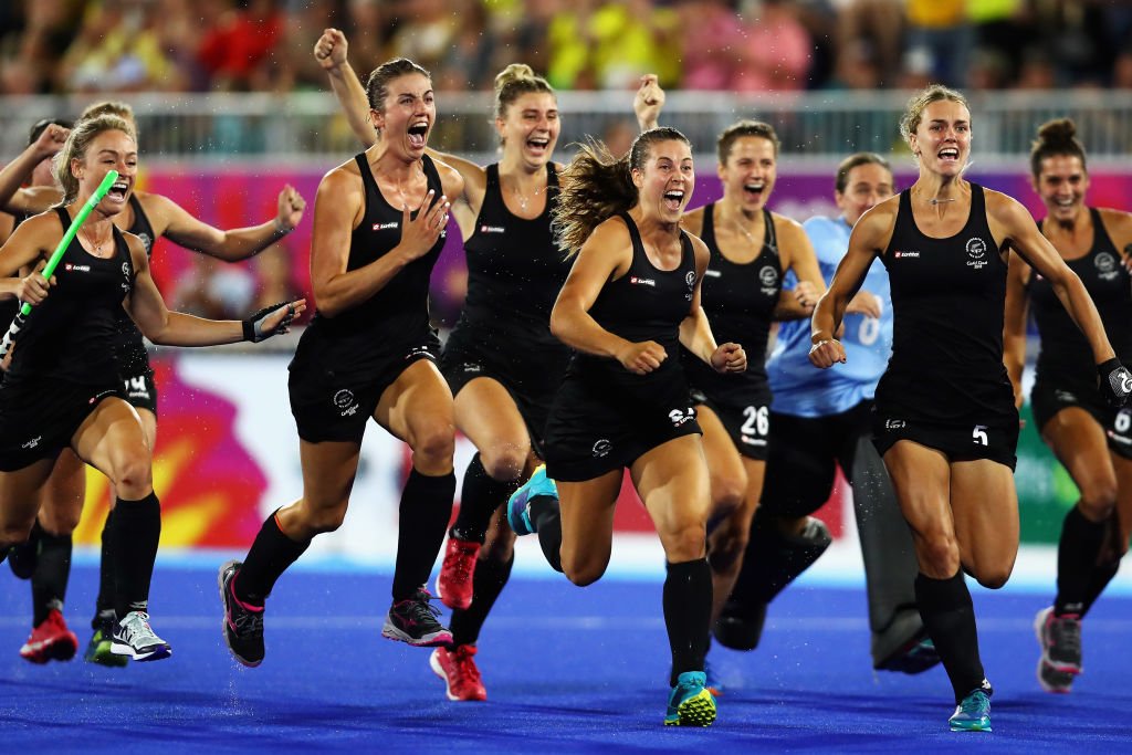 Hockey women win a thriller