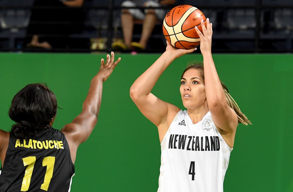 Basketball women remain unbeaten