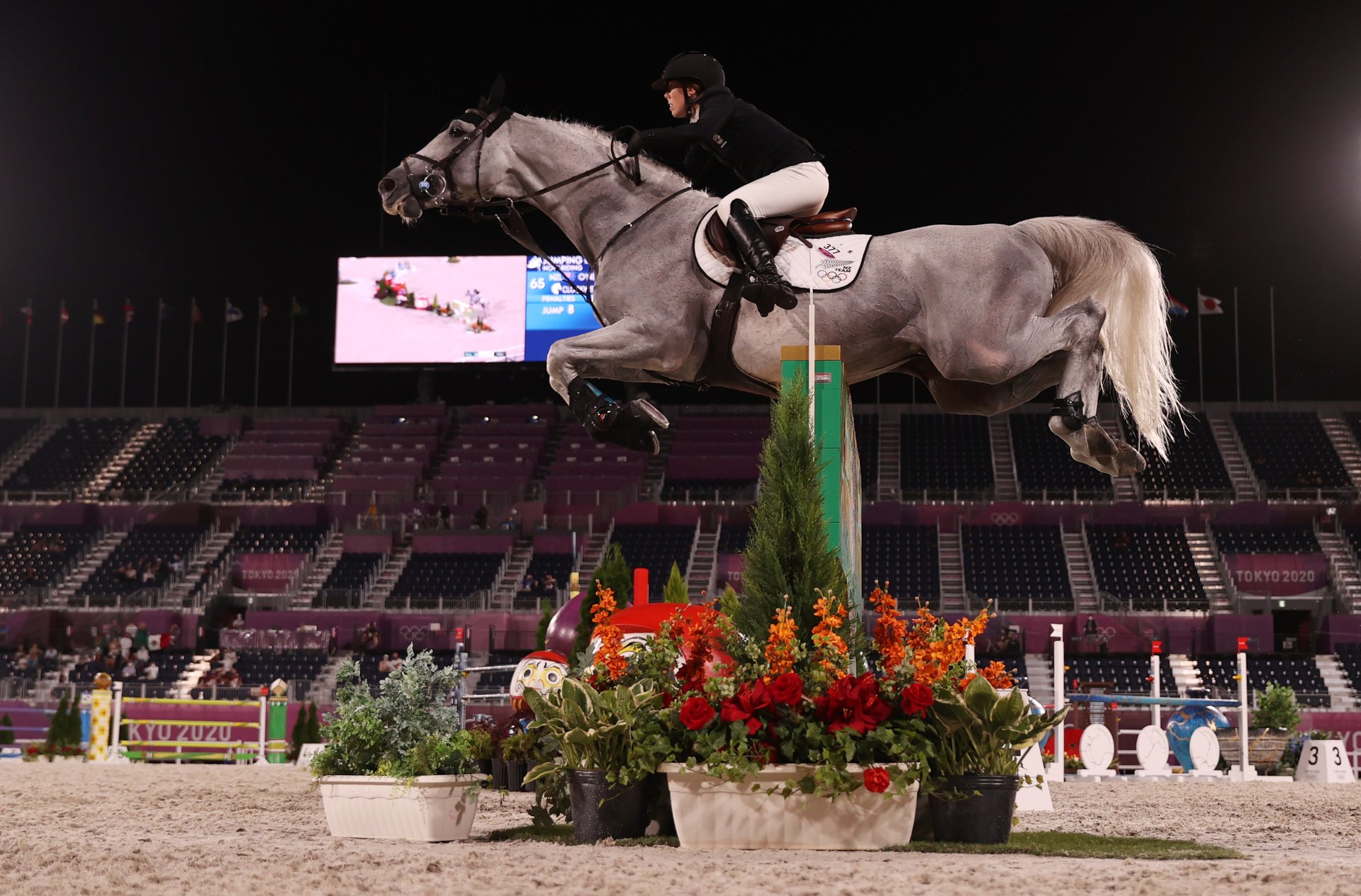 Meech leads the way in showjumping