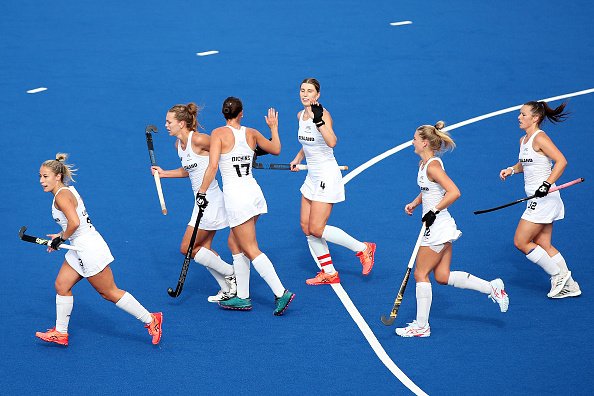 Hockey women pile on the goals