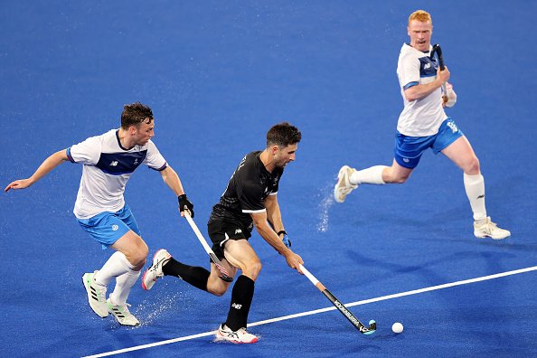 Hockey men survive rollercoaster match