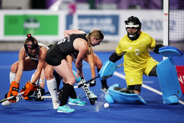 Hockey women stay on track