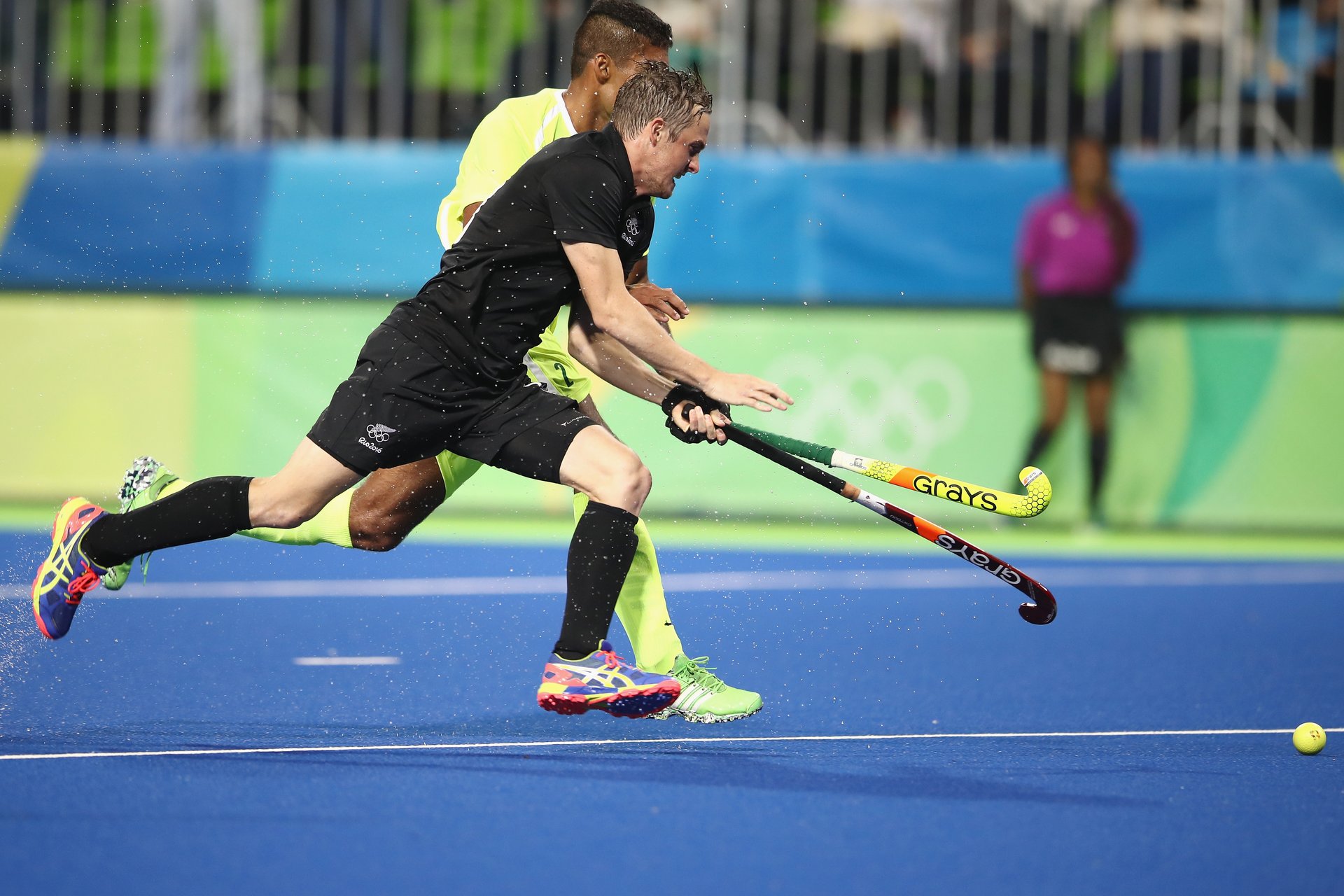 Men's hockey team in goal feast