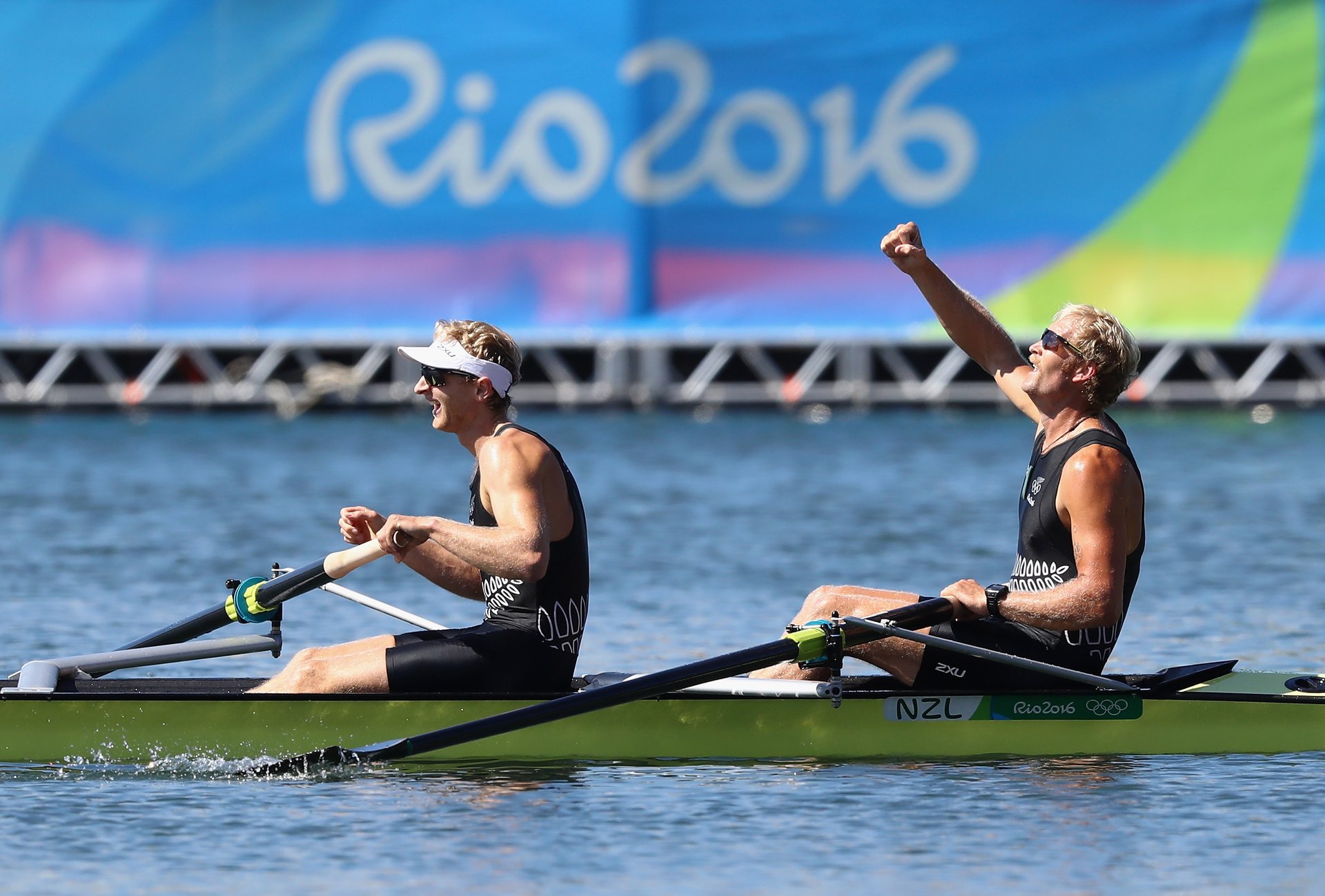 Bond and Murray strike gold