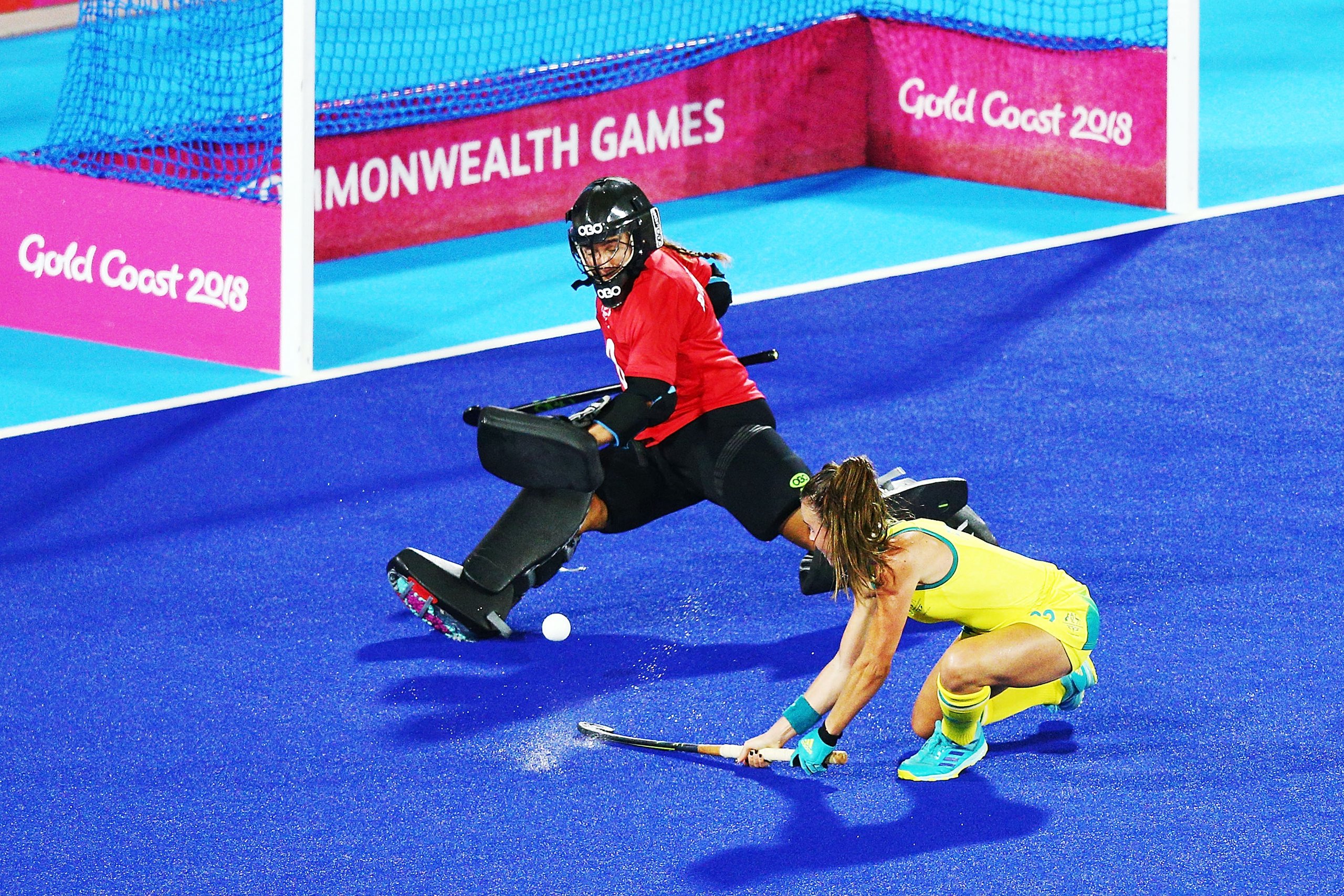 Hockey women clinch semis spot