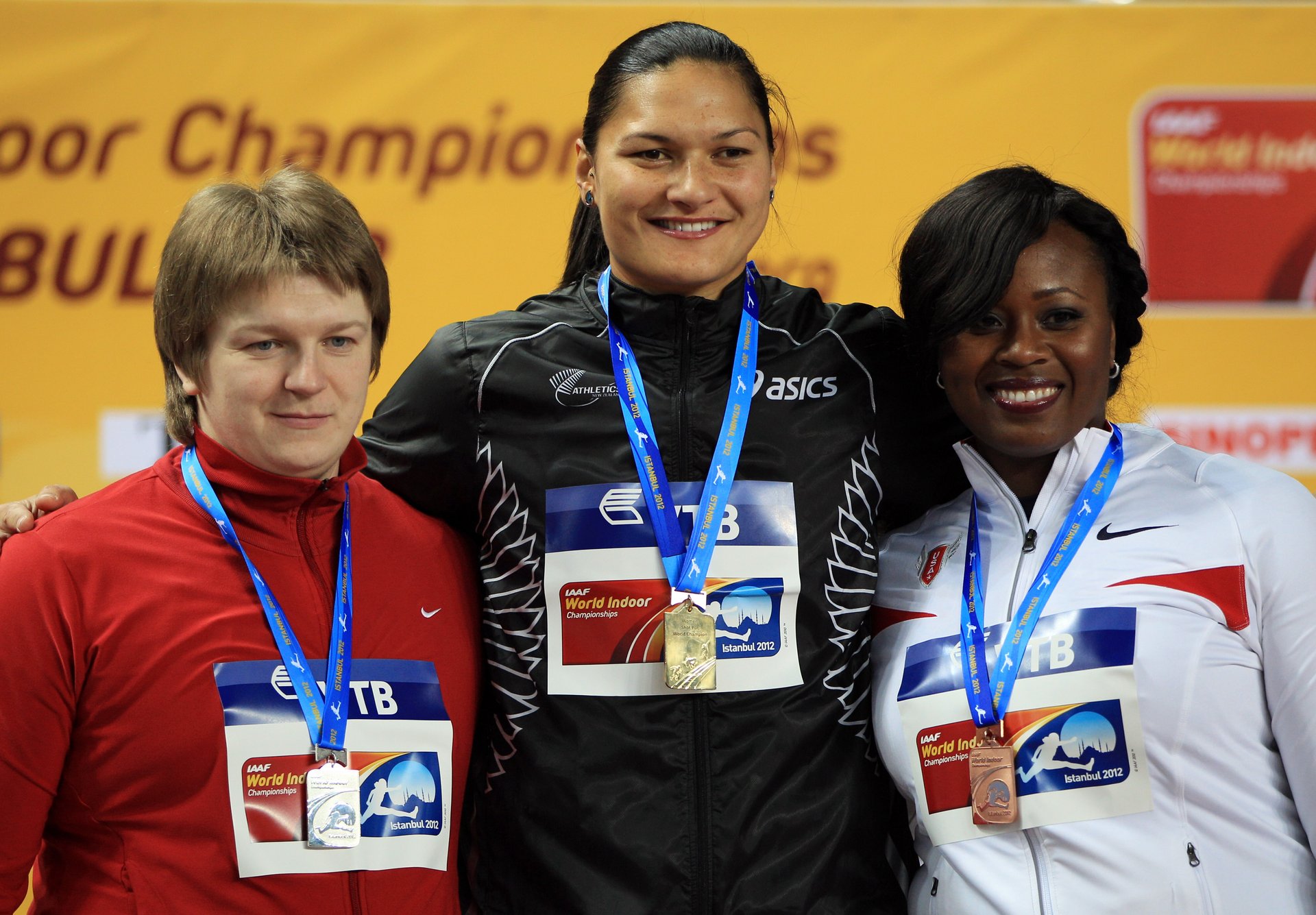 Valerie Adams wins Indoor title
