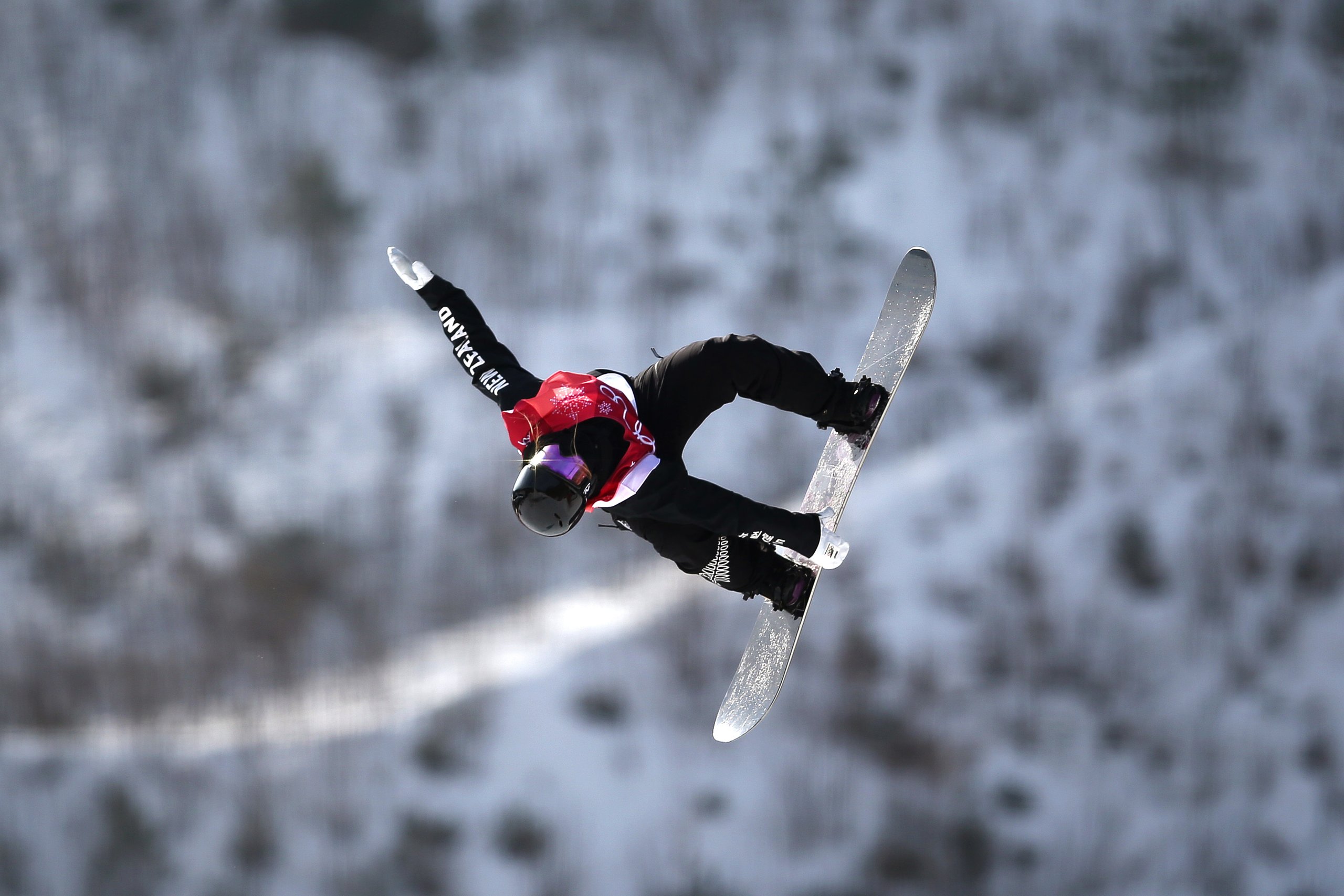 Zoi Sadowski-Synnott lands PB for a spot in the Snowboard Big Air Finals