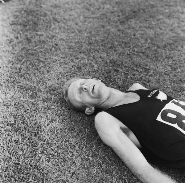 1960 Murray Halberg on ground